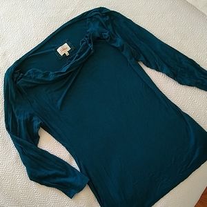 Beautiful teal Deletta shirt